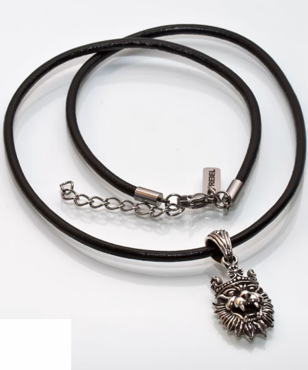 Hopeinen Rebel-Lion riipuskaulakoru